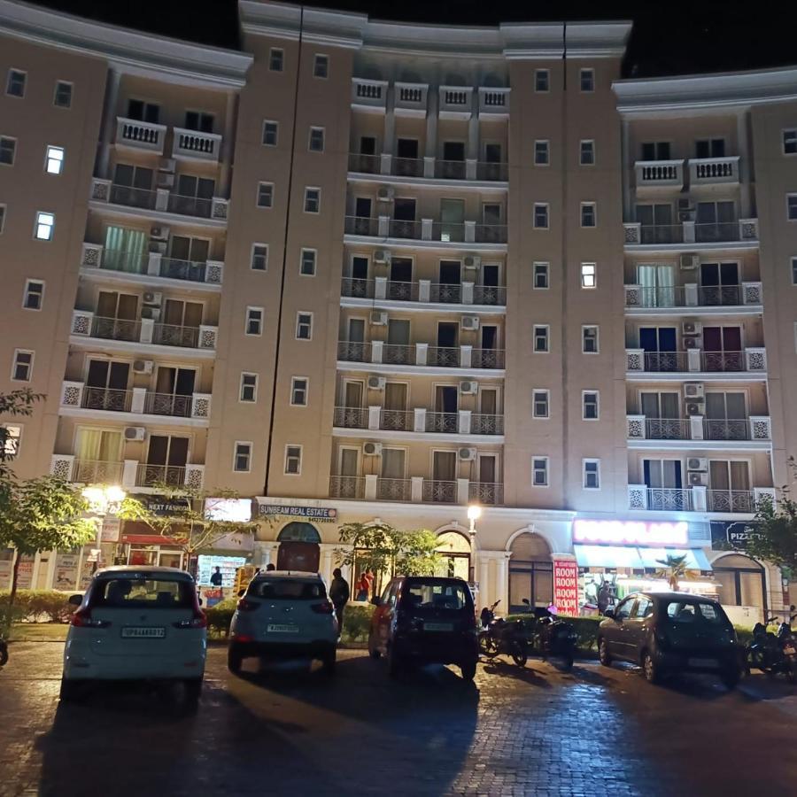 Radhe Krishna Luxury Stay Mathura Exterior photo