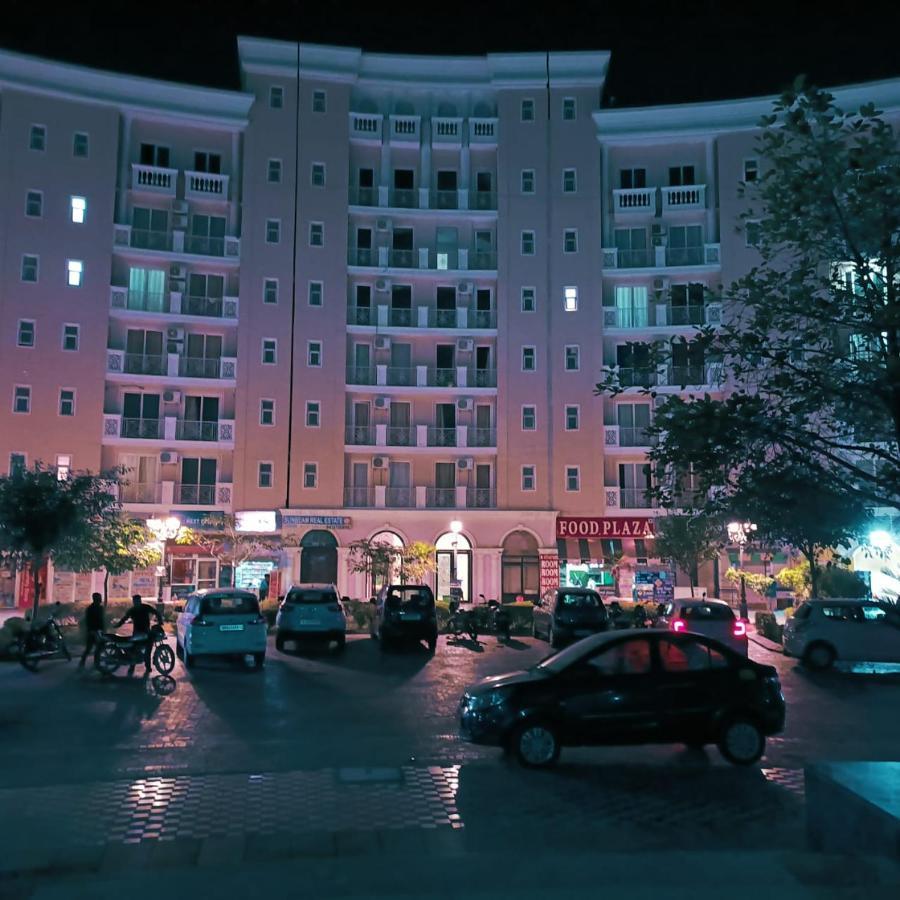 Radhe Krishna Luxury Stay Mathura Exterior photo